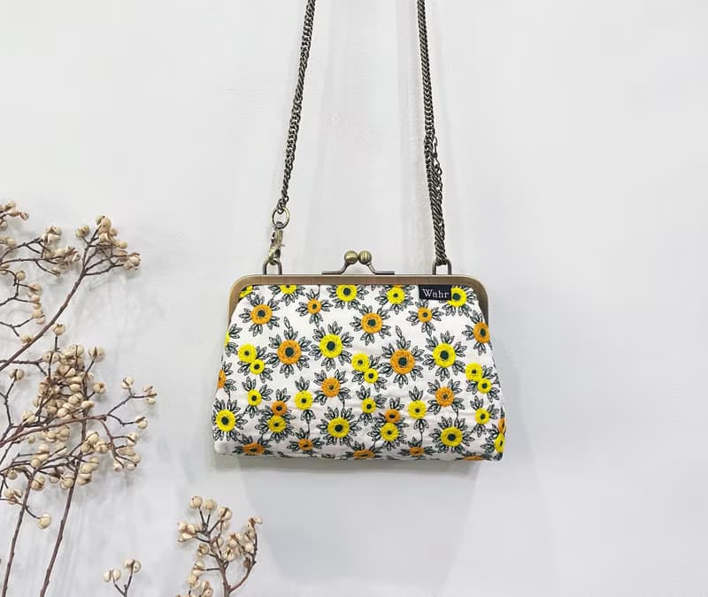 立體刺繡黃花 口金包 手拿包 側背包 肩背包 隨身包 化妝包