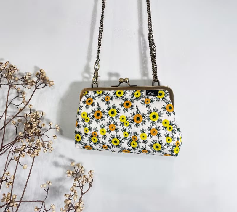 立體刺繡黃花 口金包 手拿包 側背包 肩背包 隨身包 化妝包