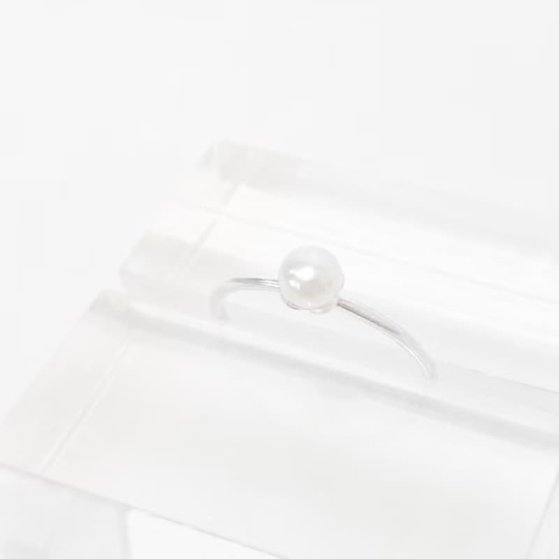 / 霧光 / 鈕扣珍珠 鏤空花托 925純銀戒指