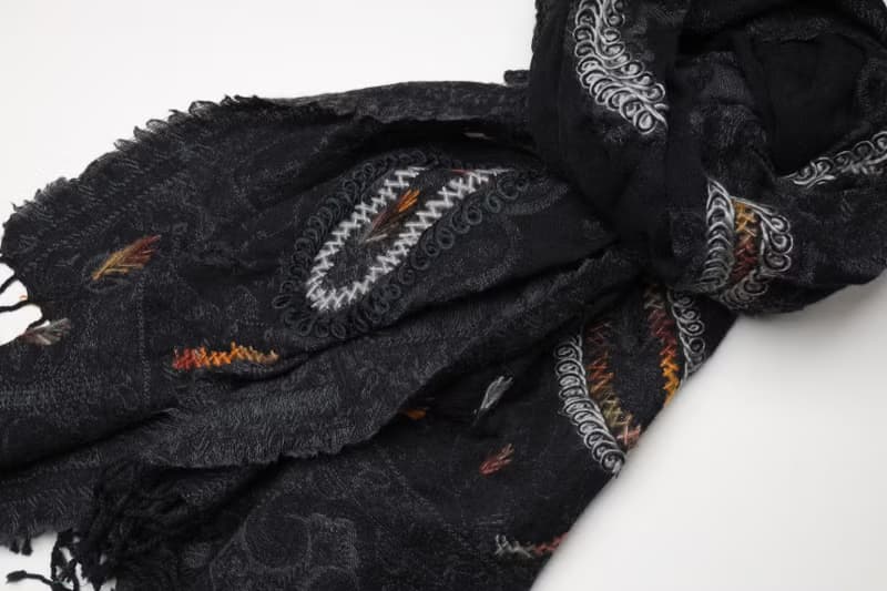 【畢業禮物】喀什米爾水煮羊毛手工刺繡圍巾披肩純黑色拼薄紗毛