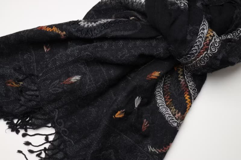 【畢業禮物】喀什米爾水煮羊毛手工刺繡圍巾披肩純黑色拼薄紗毛