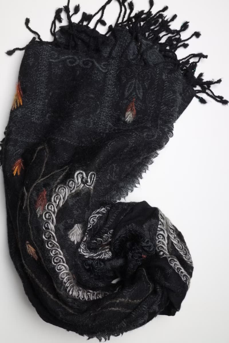 【畢業禮物】喀什米爾水煮羊毛手工刺繡圍巾披肩純黑色拼薄紗毛
