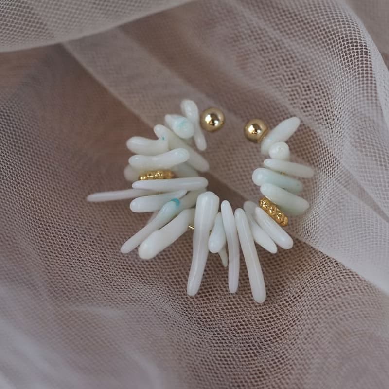 White coral | 白珊瑚のイヤーカフ | ３月誕生石