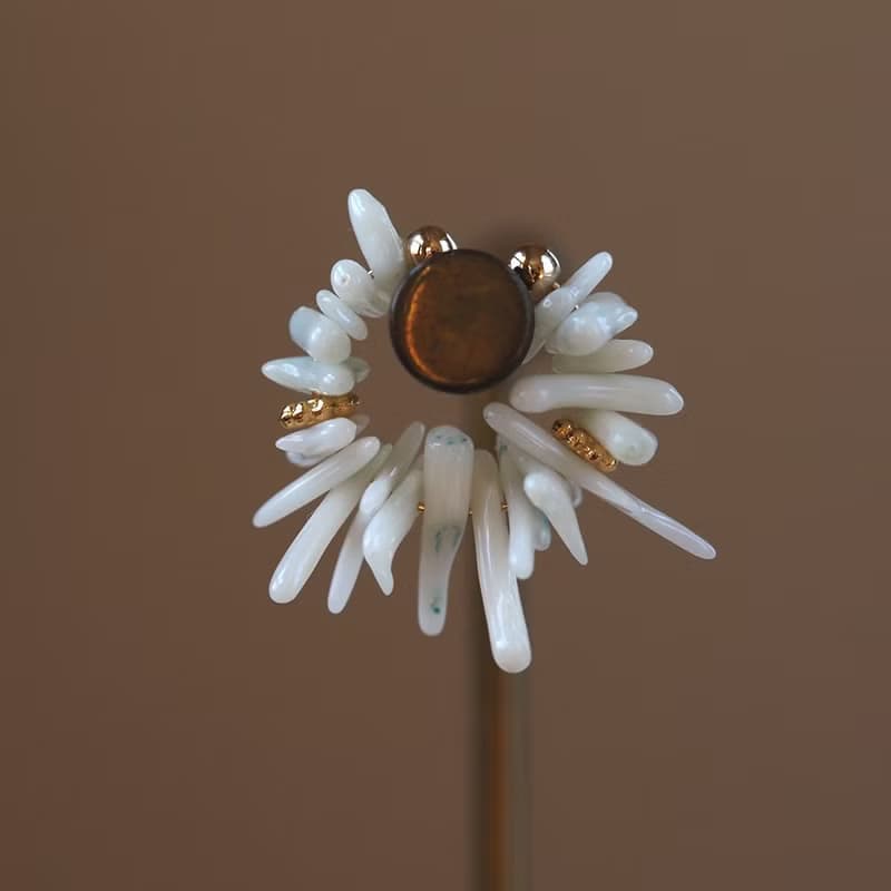 White coral | 白珊瑚のイヤーカフ | ３月誕生石
