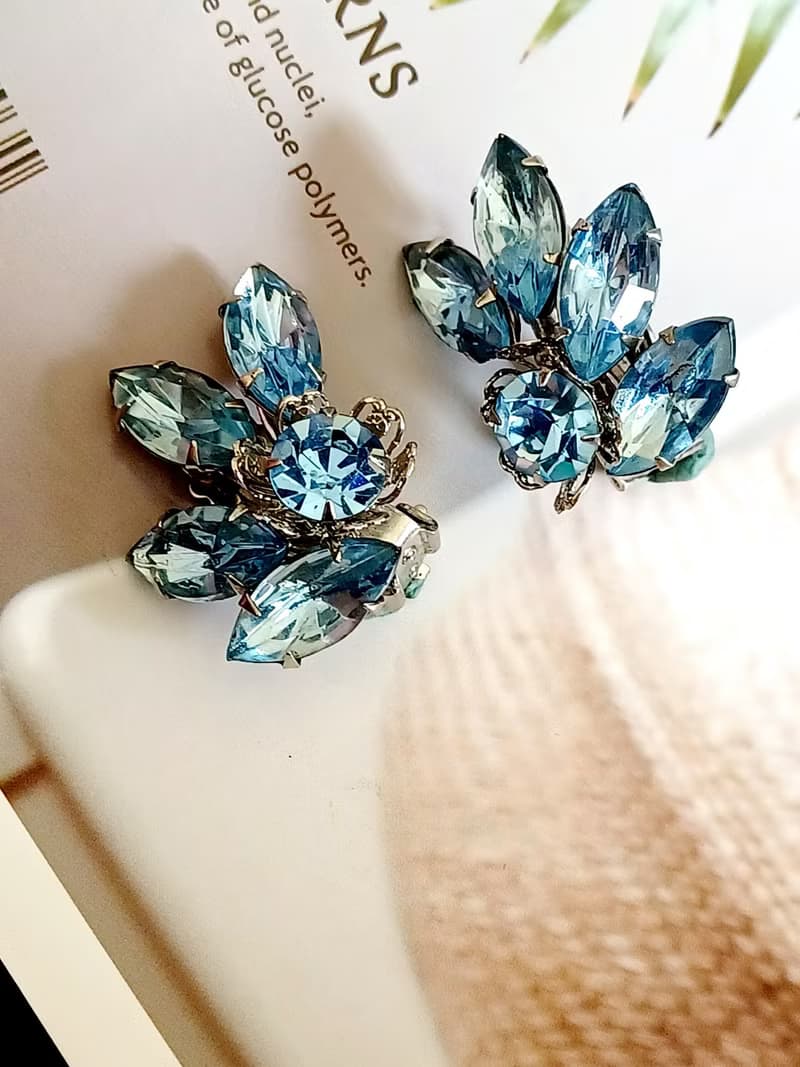 vintage jewelry 古董水藍萊茵石花瓣 夾式耳環
