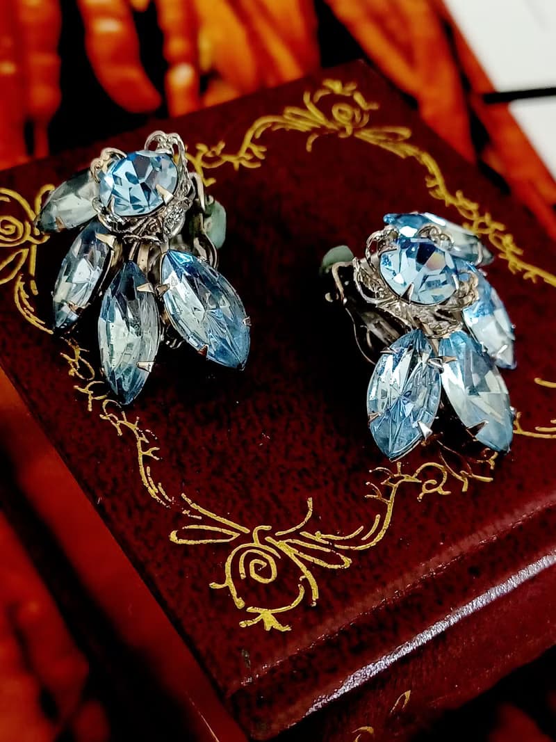 vintage jewelry 古董水藍萊茵石花瓣 夾式耳環