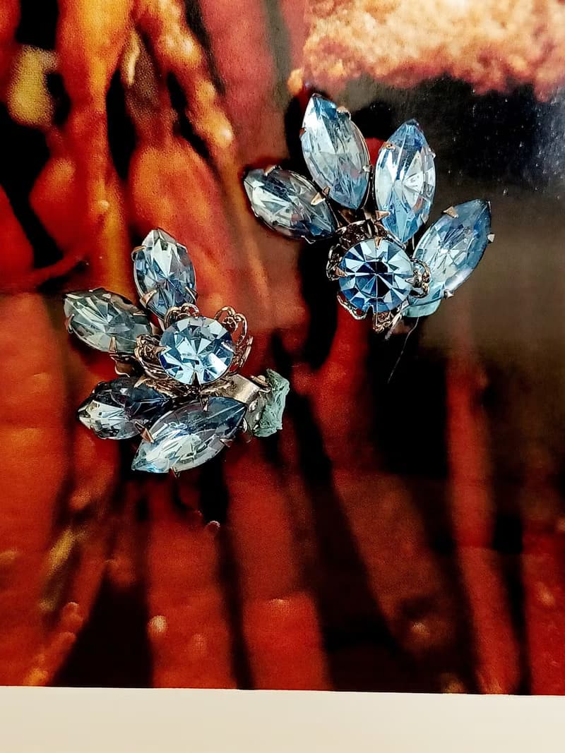 vintage jewelry 古董水藍萊茵石花瓣 夾式耳環