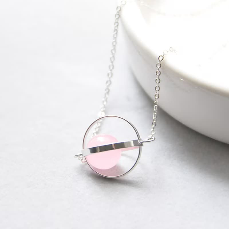 幸福星球。宇宙。銀環。粉玉髓。 項鍊 Blessed Planet。Galaxy。Sliver Ring。Pink Chalcedony。Necklace