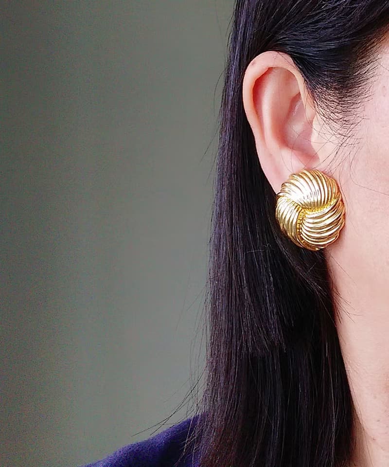 vintage jewelry  優雅亮金羽翼 夾式耳環
