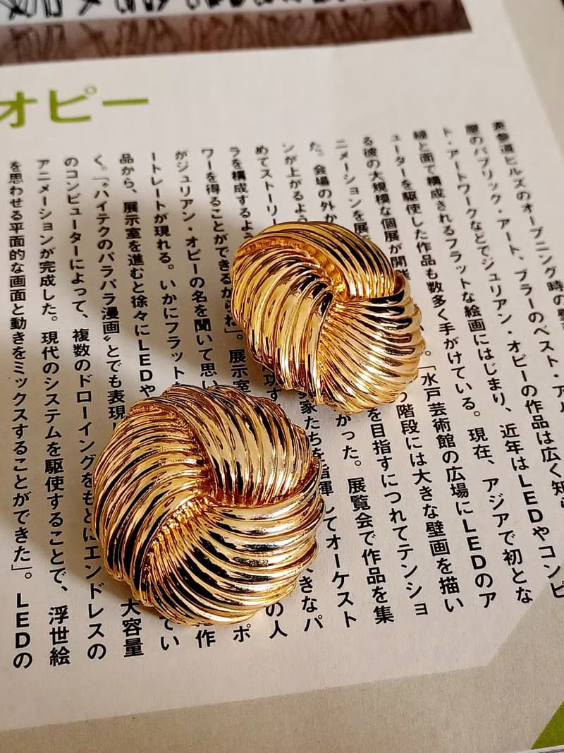 vintage jewelry  優雅亮金羽翼 夾式耳環