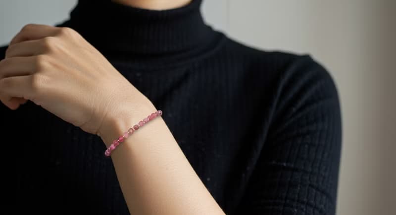 【日本製】ピンクトルマリンのキューブビーズブレスレット　 不器用さんでも安心、ストレスゼロのワンタッチ装着