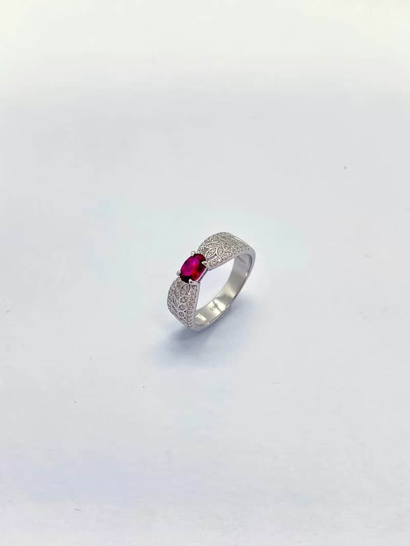 0.50ct Oval Ruby 戒指/ 925純銀鍍18K白金/ 合成紅寶/ 方晶鋯石