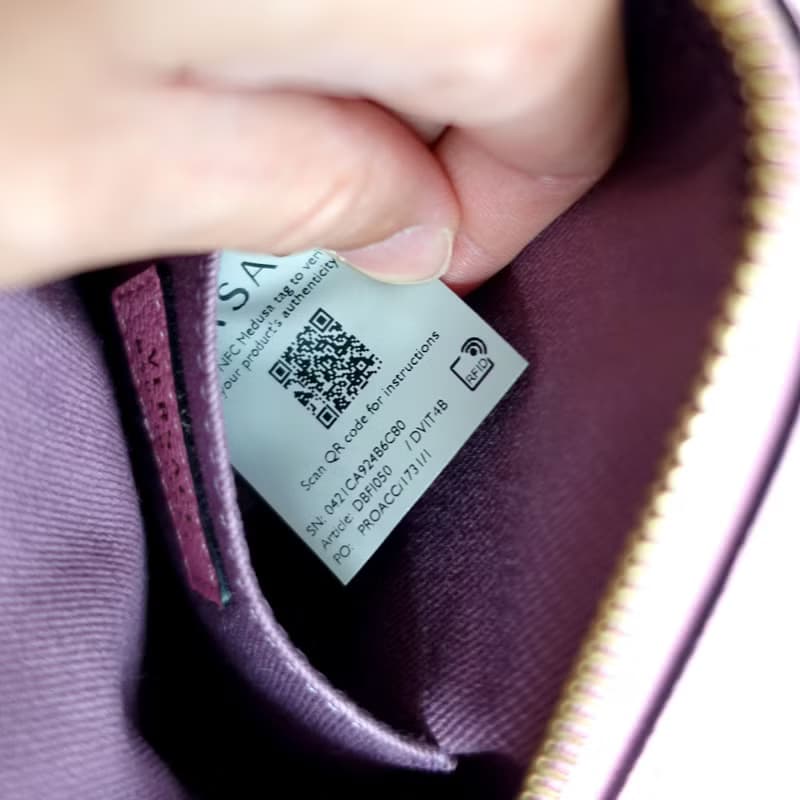 VERSACE粉紅色真皮圓珠膠質鍋釘拼雕塑美杜莎頭圓型斜跨包包手袋