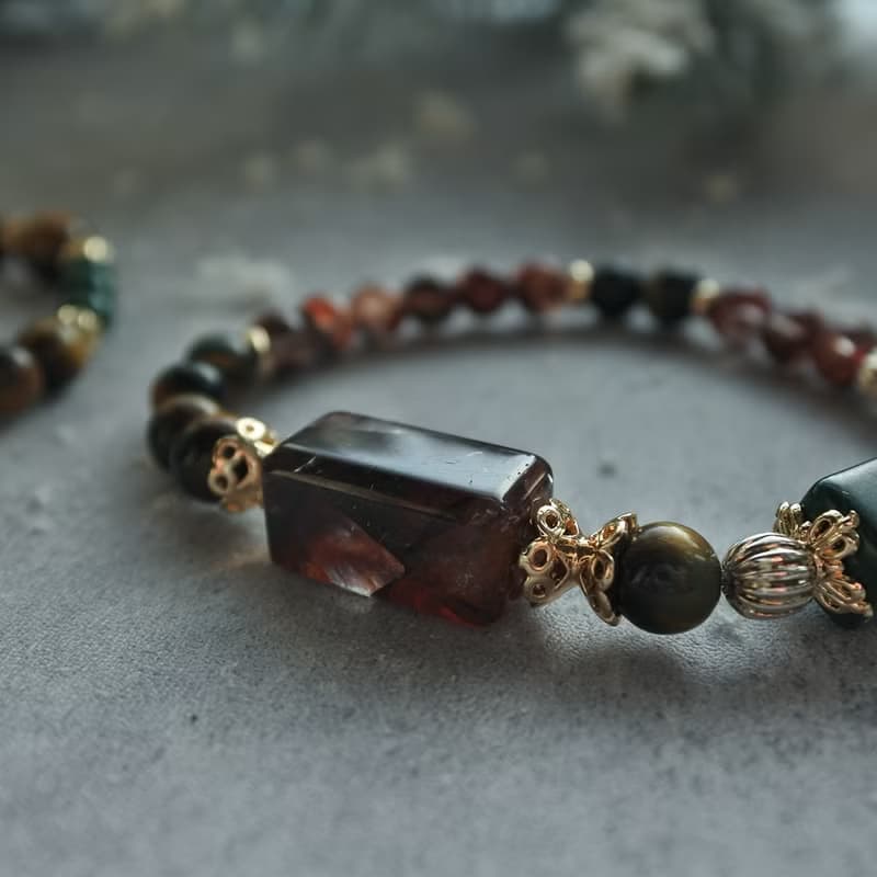 Season's Greetings :: 紅膠花+孔雀石+黃虎眼手串