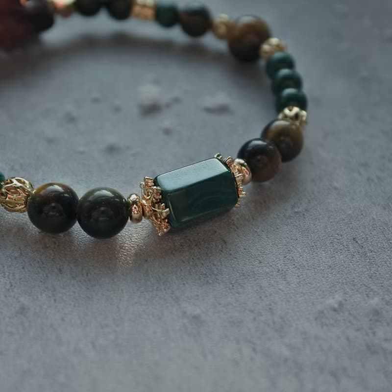 Season's Greetings :: 紅膠花+孔雀石+黃虎眼手串