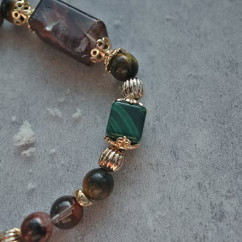 Season's Greetings :: 紅膠花+孔雀石+黃虎眼手串