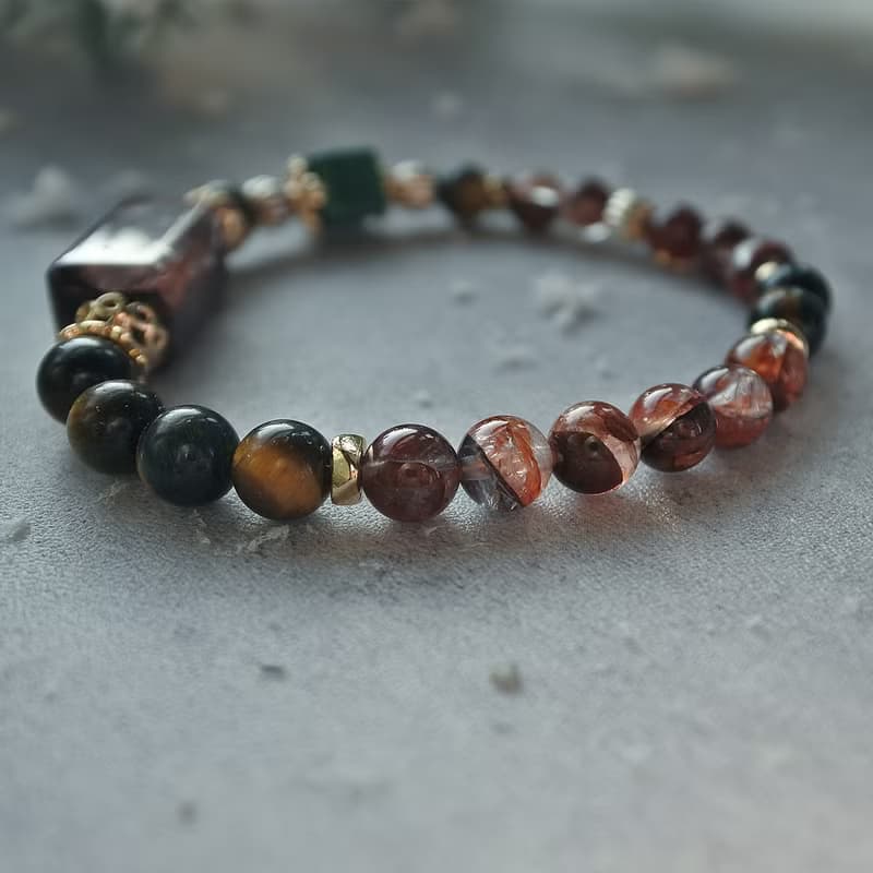 Season's Greetings :: 紅膠花+孔雀石+黃虎眼手串