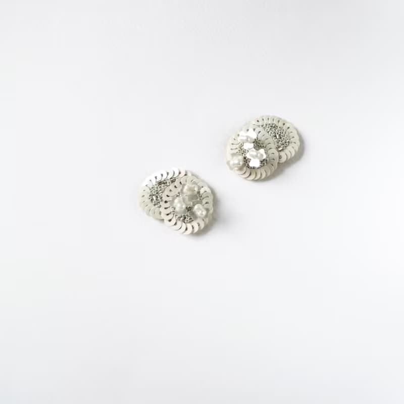 | 茷 | 耳針/耳夾 | #176 | 手刺繡日系立體小花耳環