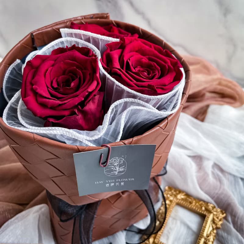 【編織皮革系列】暗黑金屬 永生花束 進口厄瓜多玫瑰