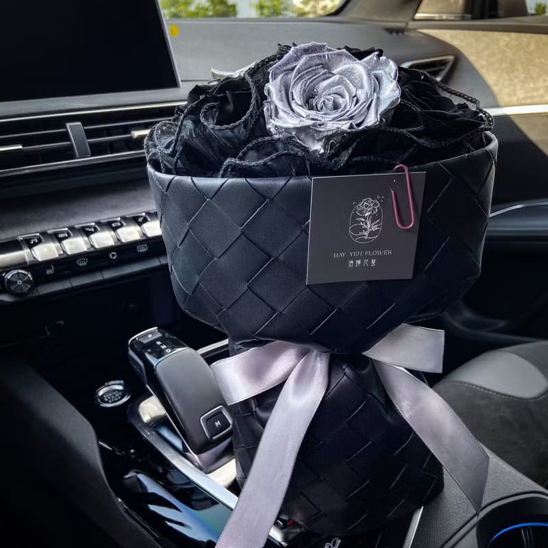 【編織皮革系列】暗黑金屬 永生花束 進口厄瓜多玫瑰