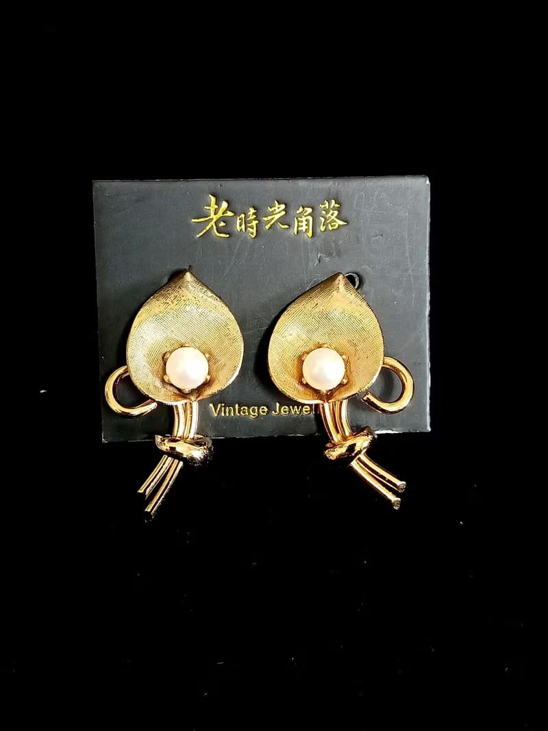 vintage jewelry  典雅立體珍珠海芋 夾式耳環