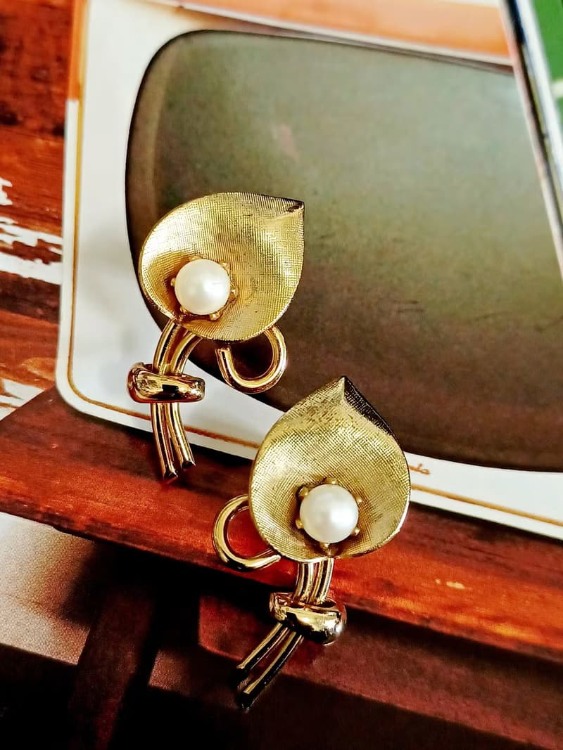vintage jewelry  典雅立體珍珠海芋 夾式耳環