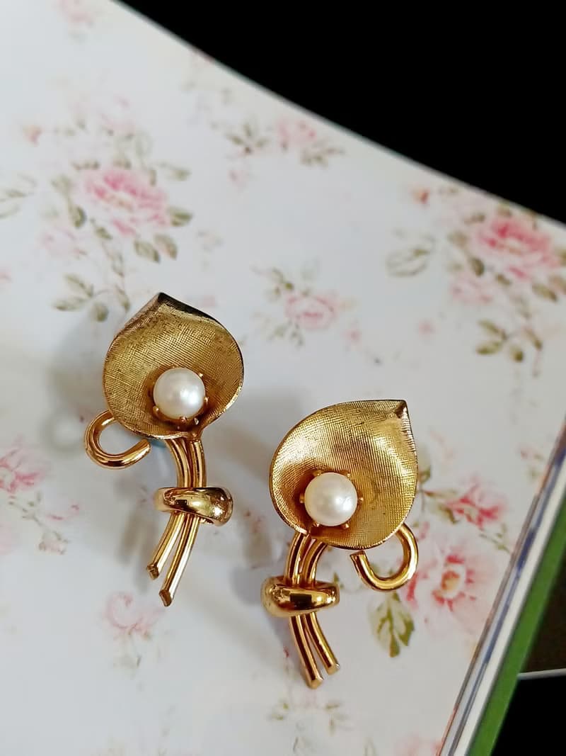 vintage jewelry  典雅立體珍珠海芋 夾式耳環