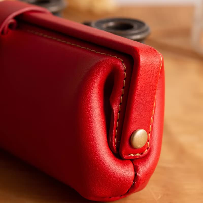 Paka-glass Slim #Red イタリアンレザーの眼鏡ケース【還暦祝】【入学祝】【就職祝】【カスタム可能なギフト】