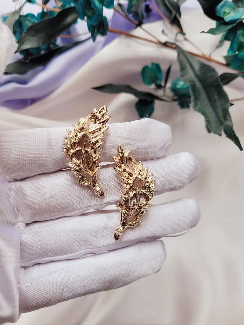 美國西洋古董飾品 / 金色精緻刷紋鏤空 金葉夾式耳環  Vintage復古老件珠寶