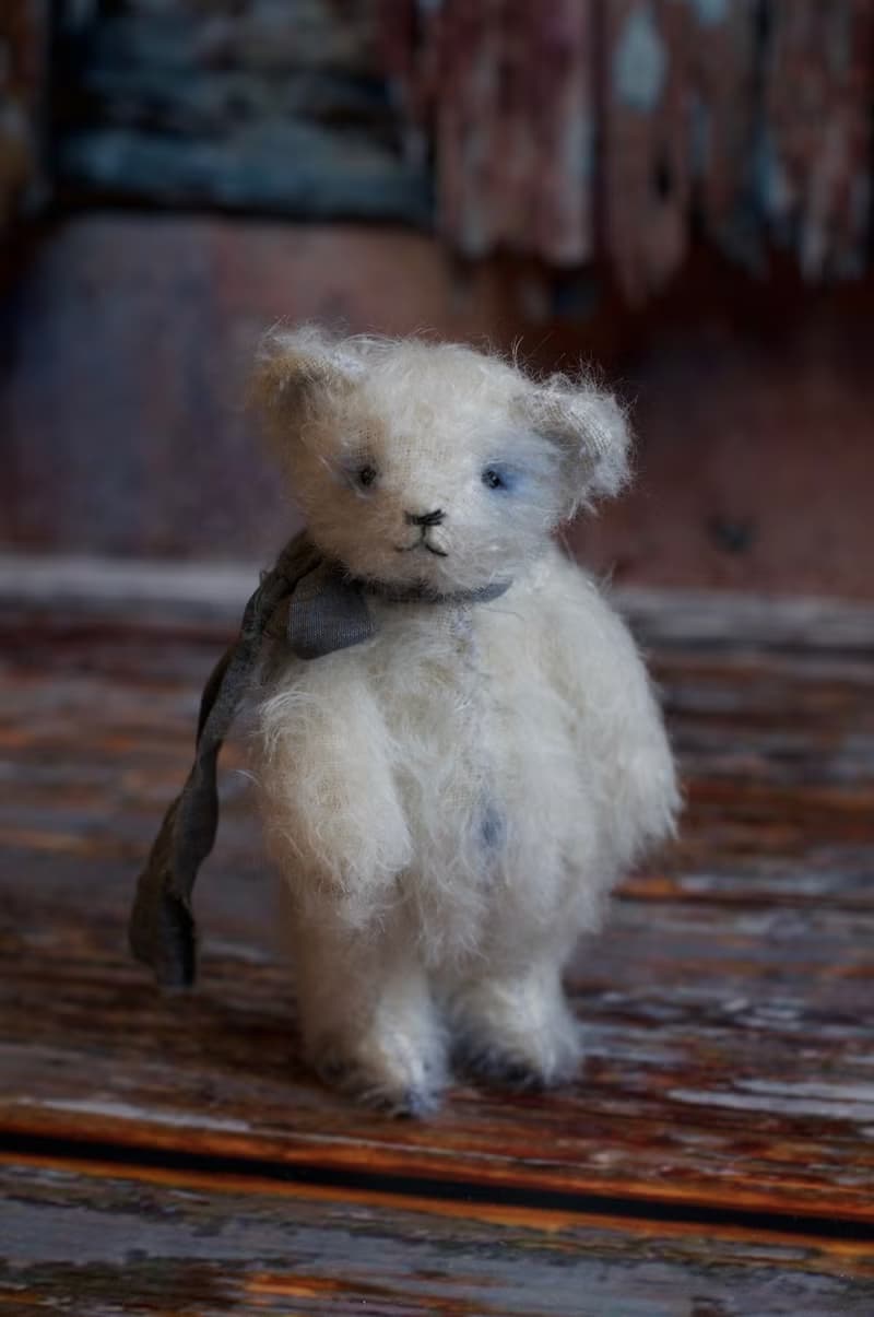 Little Polar Bear Umka created with whitesnow mohair