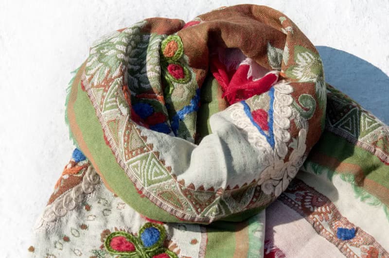 水煮羊毛披肩/針織圍巾/刺繡圍巾/羊絨披巾/喀什米爾Cashmere-花