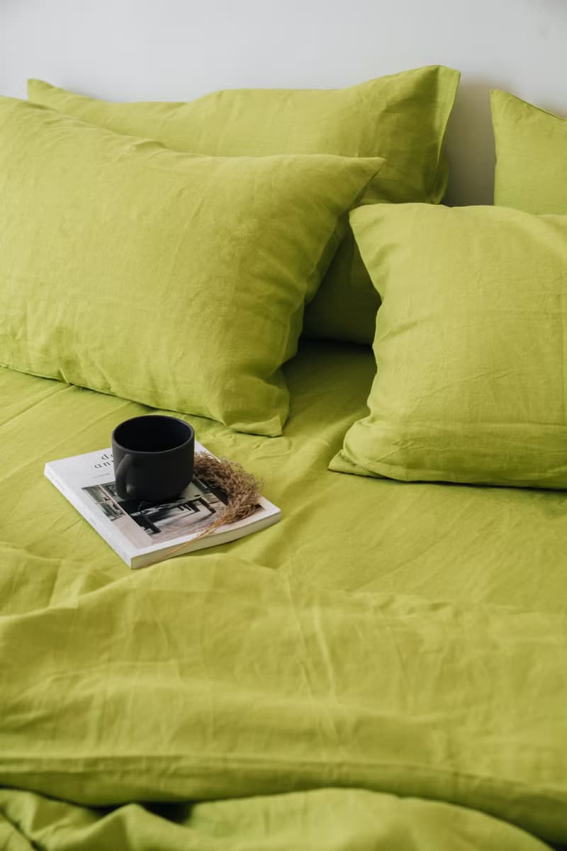 Chartreuse green linen sheet set / Flat+fitted sheet+2 pillowcases/Green bedding