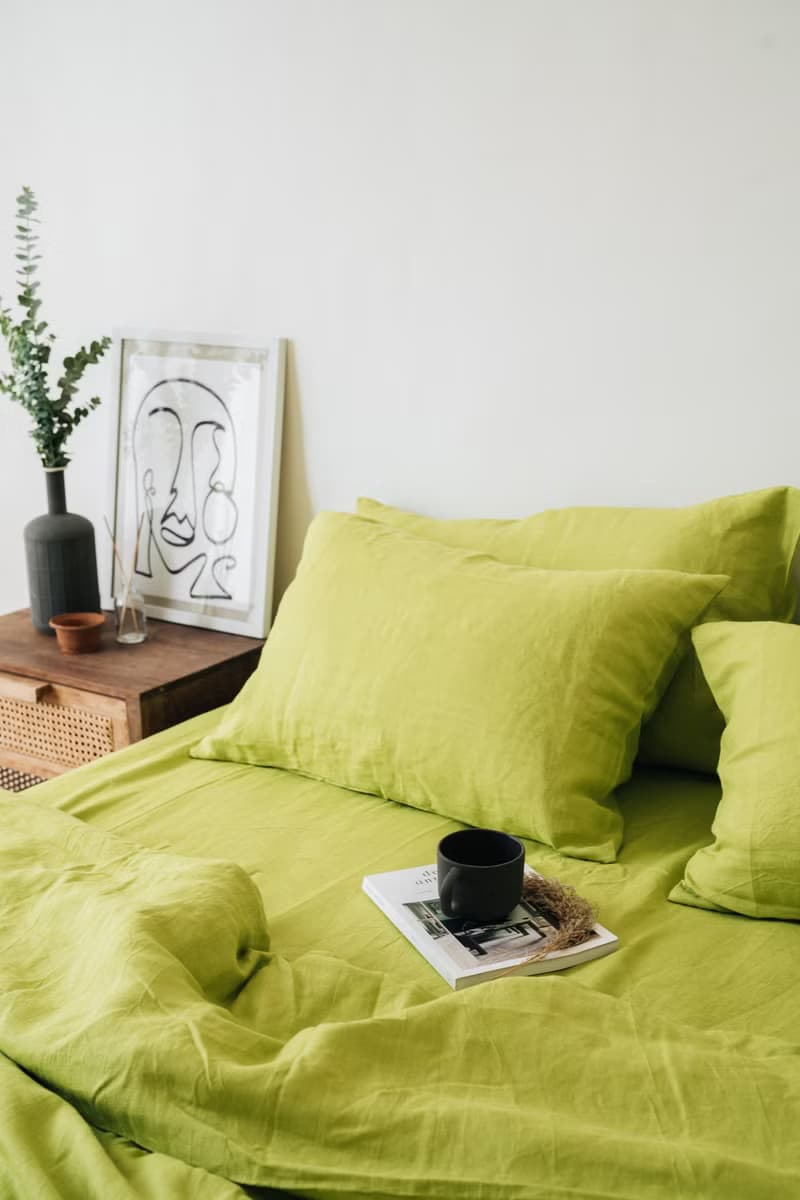 Chartreuse green linen sheet set / Flat+fitted sheet+2 pillowcases/Green bedding