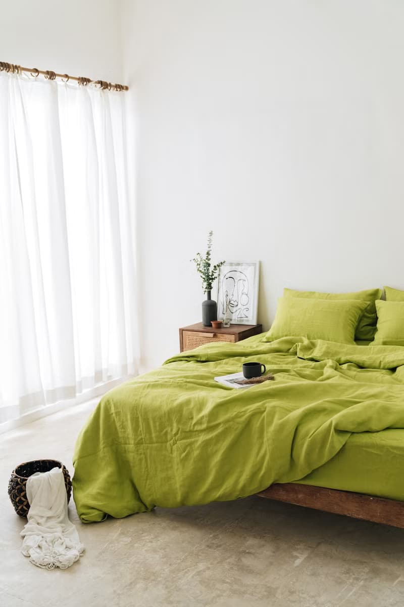 Chartreuse green linen sheet set / Flat+fitted sheet+2 pillowcases/Green bedding