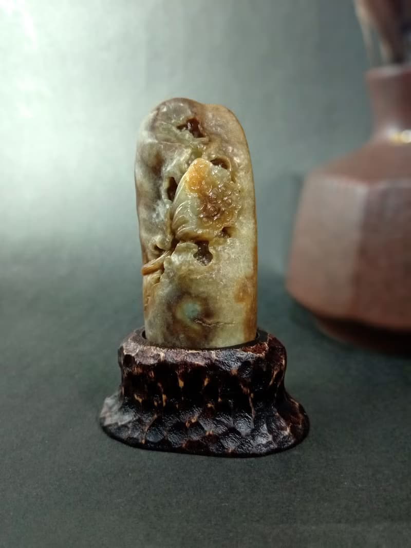 雕件 印紐系列-生生不息 褐皮油青種緬甸玉