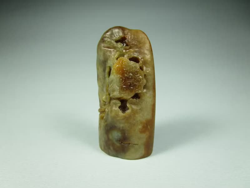 雕件 印紐系列-生生不息 褐皮油青種緬甸玉