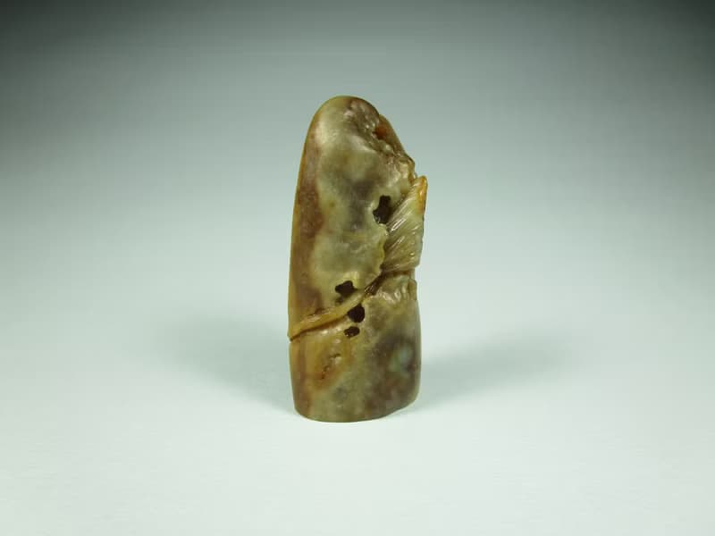 雕件 印紐系列-生生不息 褐皮油青種緬甸玉