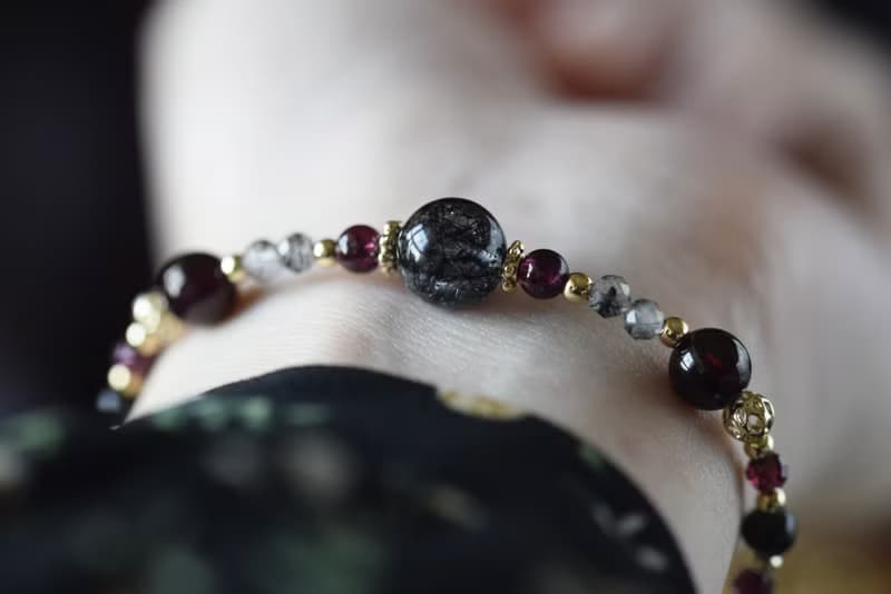 炯炯。黑髮晶 石榴石14KGP 天然石水晶 手鍊