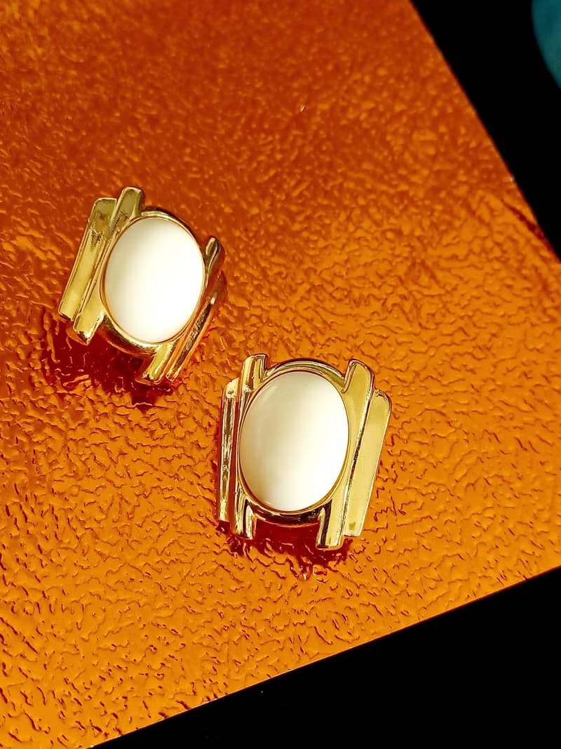 vintage jewelry Trifari 金框橢圓白色賽珞珞 夾式耳環