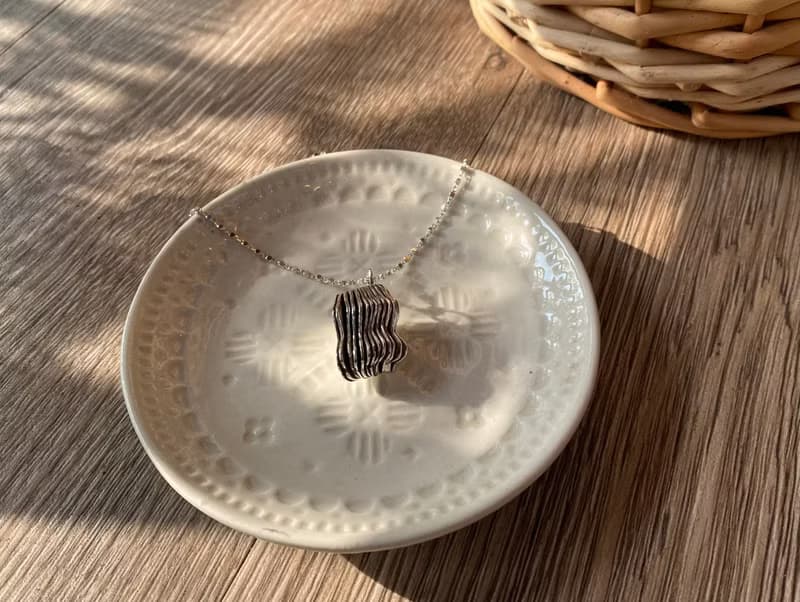 Book Necklace 植物の書本 項鍊