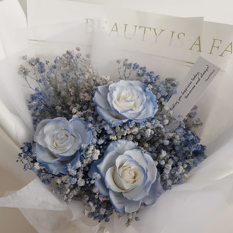 永生花+乾燥花│碎冰藍玫瑰永生花+乾燥滿天星│情人節 畢業花束