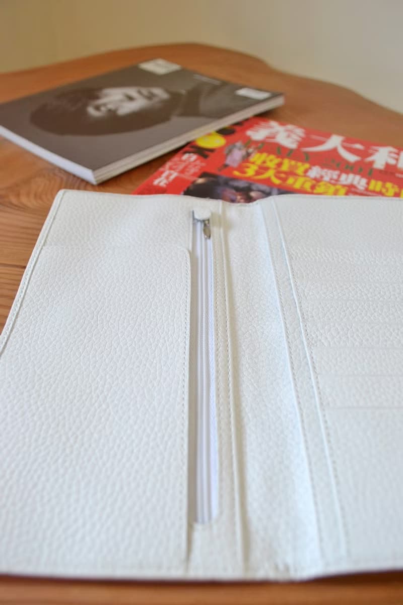 牛皮護照夾長夾 白色