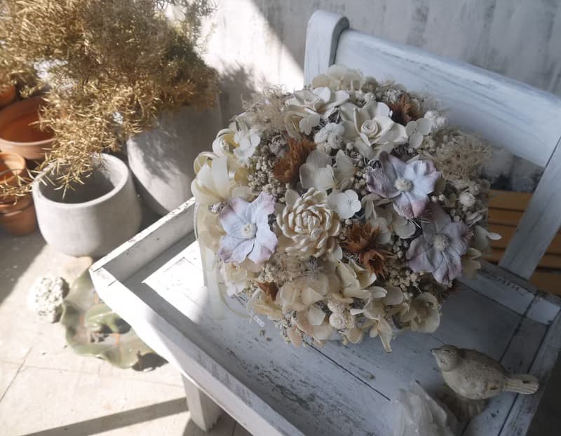 白色之戀(大) .雪白色.情人不凋花玫瑰.精油索拉花.乾燥花禮物