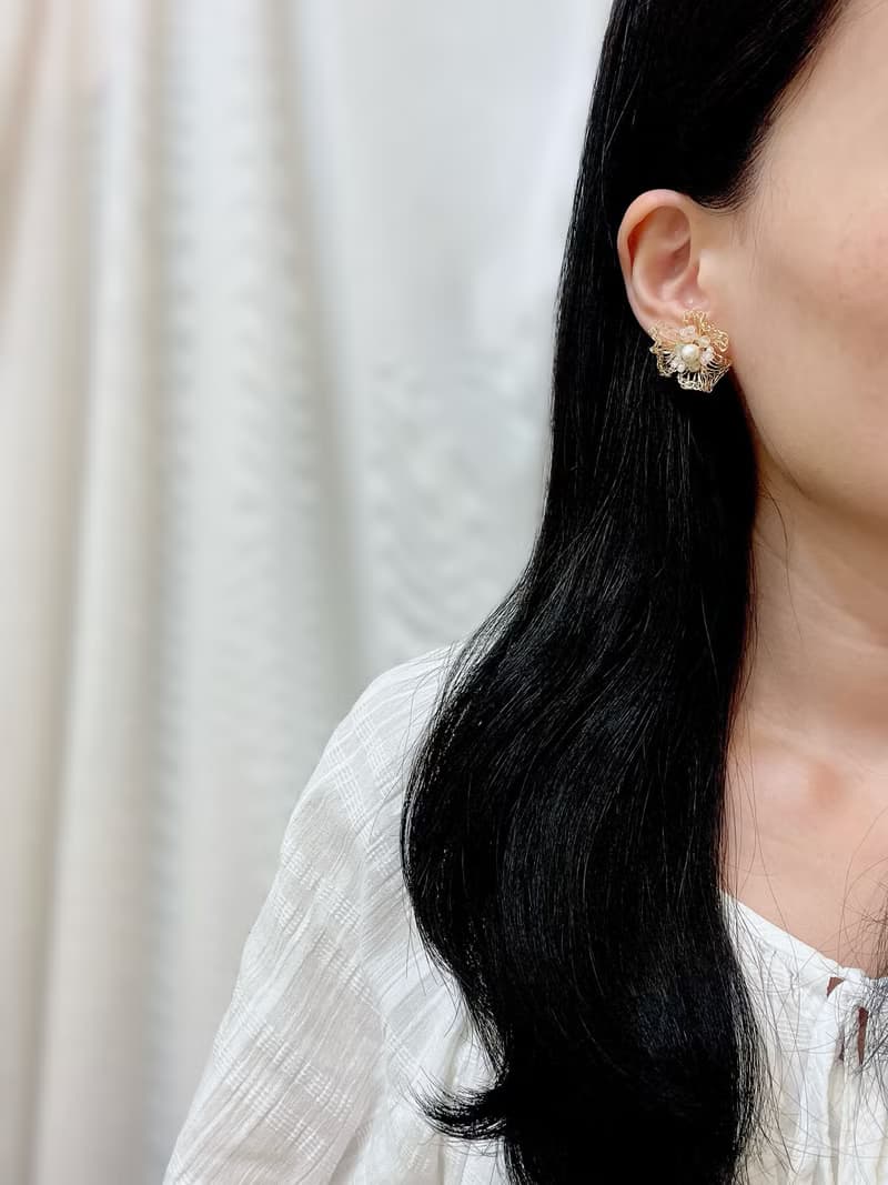 【金屬編織系列】三角花珍珠 貼耳勾勒編織 耳針耳夾耳環