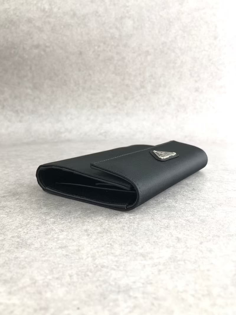【 日本直送　名牌中古包 】PRADA プラダ 財布 ブラック トライアングルロゴ ナイロン 三つ折り財布 vintage ヴィンテージ オールド kiyi6h