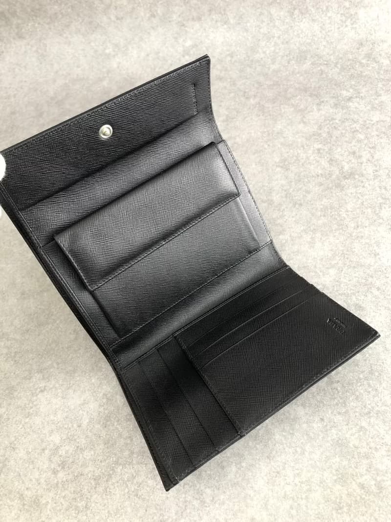【 日本直送　名牌中古包 】PRADA プラダ 財布 ブラック トライアングルロゴ ナイロン 三つ折り財布 vintage ヴィンテージ オールド kiyi6h