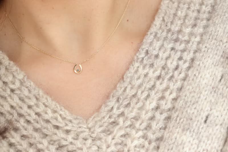 18K Blue Diamond Horse's Hoof Necklace 藍鑽石馬蹄項鍊