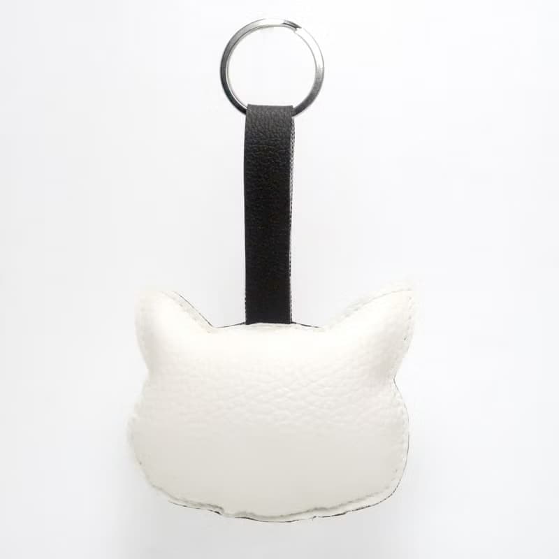 【雙11折扣】Smiling Black Cat keychain, gift for animal lovers add charm to your bag.