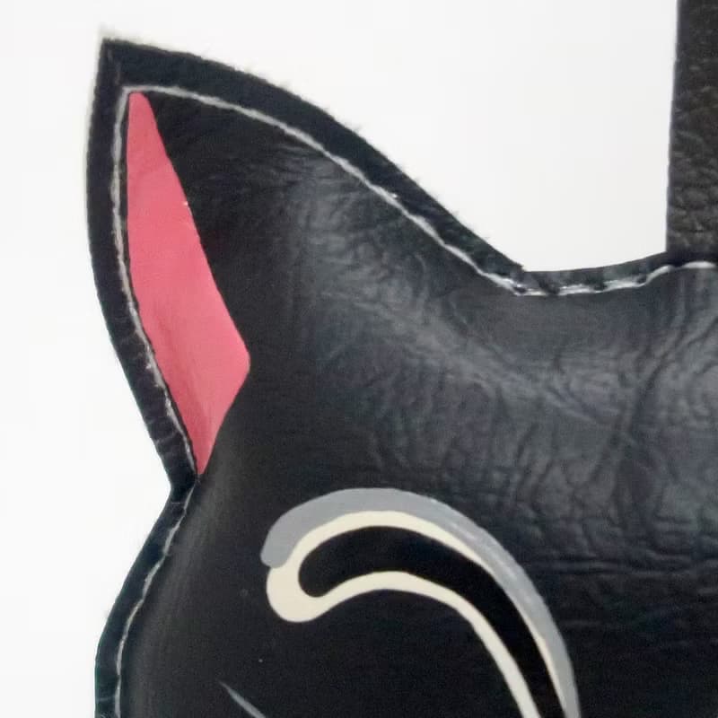 【雙11折扣】Smiling Black Cat keychain, gift for animal lovers add charm to your bag.
