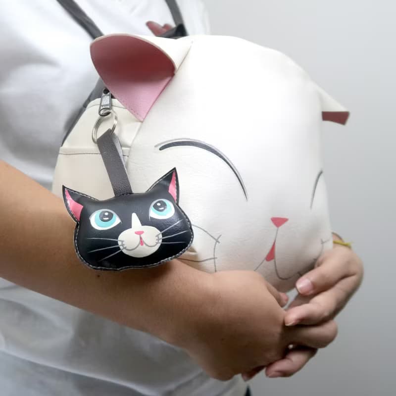 【雙11折扣】Smiling Black Cat keychain, gift for animal lovers add charm to your bag.